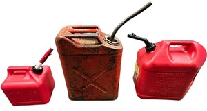 lot 321 image: Jerry Can Bundle