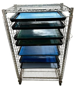 lot 106 image: Quantum Storage Wire Shelving System with 7 Trays and Side Basket