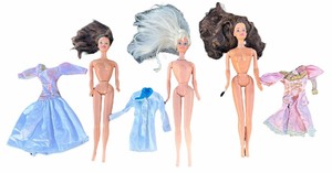 lot 025 image: Vintage 1966 Mattel Inc. Barbie Bundle