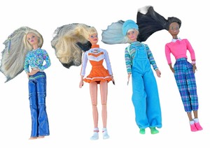 lot 028 image: Vintage 1990s Barbies bundleTennessee University Cheerleader Barbie