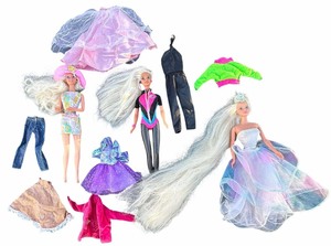 lot 030 image: Vintage 1966 Mattel Barbie Bundle