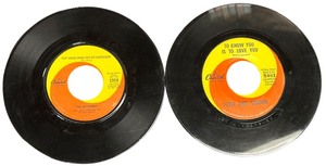 lot 311 image: Capitol Record 45 RPM Record Bundle
