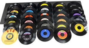 lot 318 image: Mixed 45 RPM Record Bundle