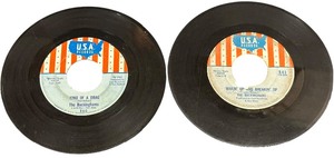 lot 323 image: USA records 45 RPM Record Bundle