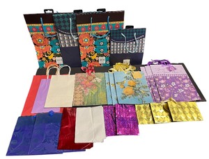 lot 136 image: Large Assorted Gift Bag Bundle