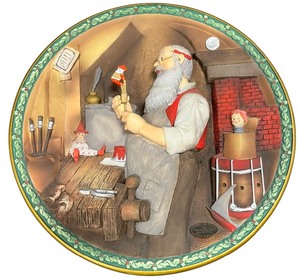 lot 117 image: Norman Rockwell Collector Plate Titled Santas Workshop 1994 PLATE A8057