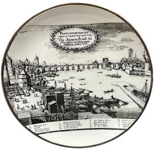 lot 365 image: Vintage Frankfort souvenir collector plate