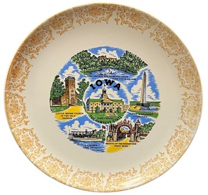 lot 351 image: Vintage Iowa souvenir plate bundle