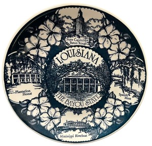 lot 363 image: Vintage Louisiana souvenir collector plate
