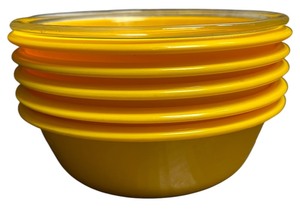 lot 133 image: Vintage 6 (5) Rubbermaid Yellow SoupCereal Bowls  (1) Pyrex Glass Bowl