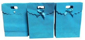 lot 138 image: Blue assorted gift bag bundle