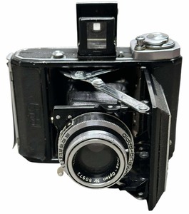 lot 036 image: Vintage Zeiss Ikon Ikonta 521 folding camera excellent condition