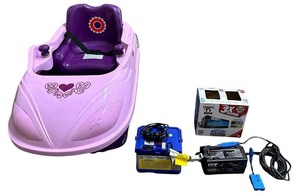 lot 220 image: Childrens Razor Motorized Bumper Car with Charger and Battery