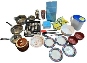 lot 400 image: Massive all you need kitchen AVON cooking bundle