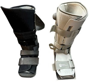 lot 426 image: Two Sumit orthopedic walker boots