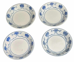 lot 274 image: Set of Four Vintage Williams Sonoma Grande Cuisine Blue & White 5.5 Round Bowl Dessert Dish