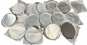 lot 169 image: HUGE 16 count Thunder Group ALPTCS009 9 Coupe Style Pizza Pan Bundle