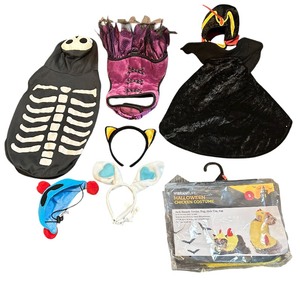 lot 017 image: Pet Halloween Costumes Bundle