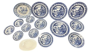 lot 272 image: Beautiful Large Bundle of Johnson Brothers Dinnerware Saucer, Willow Blue