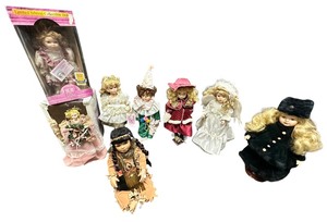 lot 271 image: Huge Vintage Doll collection