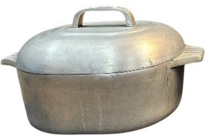 lot 020 image: Vintage Wagner Ware Sidney Magnalite Roasterette #4263