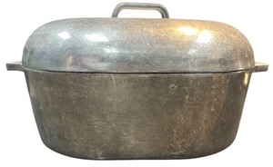 lot 022 image: Vintage Forever Aluminum 12qt Roaster with Lid