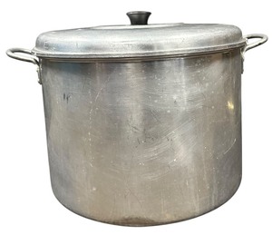 lot 230 image: Aluminum stock pot with a lid 13 W X 9.5 D