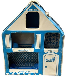 lot 478 image: vintage Pillsbury Doughboy Poppin Fresh Playhouse from 1974