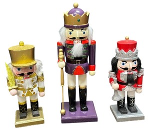 lot 491 image: Large Vintage Nutcracker Bundle BEAUTIFUL