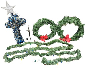 lot 499 image: Large Christmas bundle very long light up garland