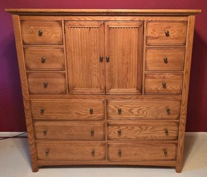 lot 10K image: LLBR3 - Large Stanley Solid Oak Dresser with Multiple Drawers and Central Cabinet