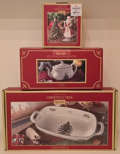 lot 70K image: H - Spode Christmas Tree Gold Collection Bread Basket, Teapot, Salt and Pepper Set in Original Boxes