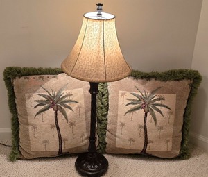 lot 95K image: LL-BR3 - Decorative Lamp with Shade and Set of 2 Palm Tree Pillows