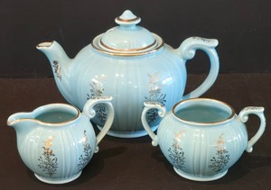 lot 118K image: H - Vintage Pearl China Co. 3-Piece Hand Decorated Blue Tea Set with 22Kt Gold Trim