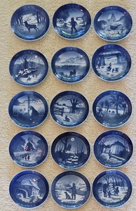 lot 135K image: H - Set of 15 Bing & Grondahl Blue Christmas Plates 1960, 1965-1977, 1979