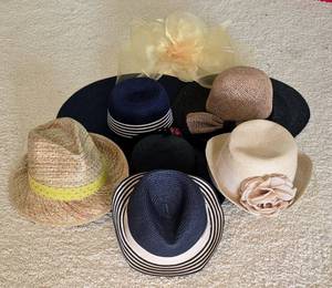 lot 147K image: Collection of 6 Womens Dress Hats Featuring Sonni and APT. 9