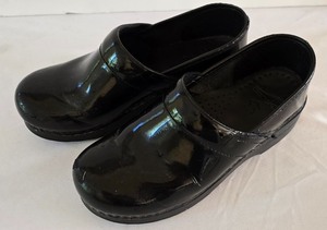 lot 155K image: ML-BR1 - Dansko Womens Black Patent Leather Clogs Size 38