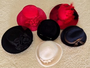 lot 156K image: ML-BR1 - Collection of 5 Vintage Ladies Hats with Decorative Accents
