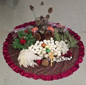 lot 167K image: G - Large Collection of Holiday Decor and Christmas Ornaments