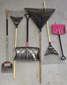 lot 171K image: G - Set of 6 Rakes and Snow Shovels - Fiskars, Steel Core, True Temper