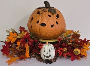 lot 213K image: G - Cast Iron Pumpkin Lantern with Metal Leaves and Pedestal Cake Plate Set