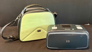 lot 56D image: HP Photosmart A617 Compact Photo Printer with Carry Case