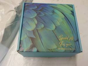 lot 106 image: Gift Set...