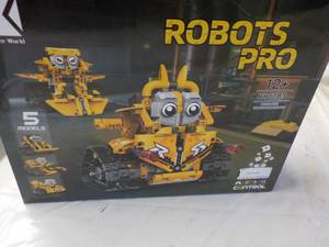 lot 126 image: Robots PRO...