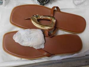 lot 217 image: size 9.5 Sandle...