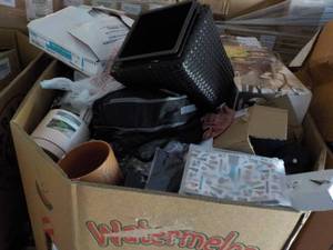 lot 274 image: Pallet of Unclaimed, Returns and Ne...