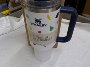 lot 1 image: Stanley 40 oz Quencher...