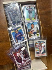 lot 101 image: Box of Minnesota Twins Baseball Cards, More Than 700 Cards, Two-Row Box