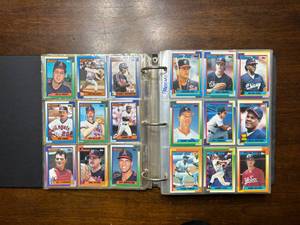lot 238 image: 1990 Topps Baseball Card Set, Ken Griffey Jr. Rookie Card Included