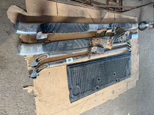 lot 4 image: Parts off 2002 Ford F350